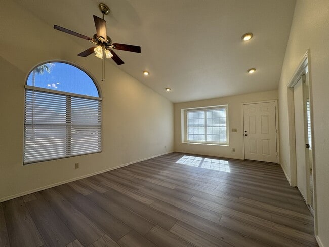Building Photo - 4 BEDROOMS CULDESAC LOT ACROSS FROM PARK