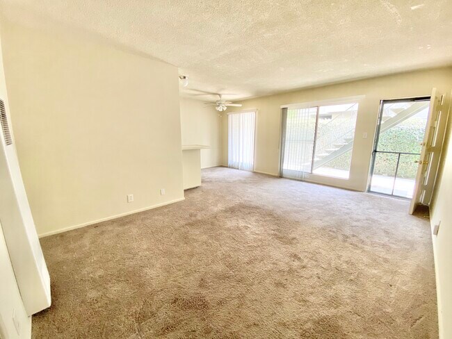 Building Photo - 3337 Mentone Ave