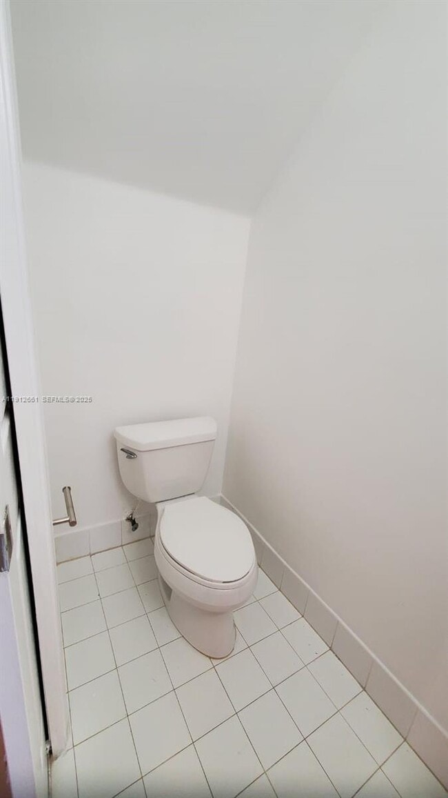 Building Photo - 8222 SW 27th St