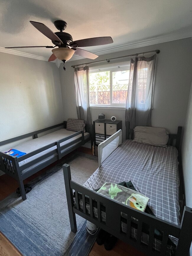 Building Photo - 3870 Greenway Dr