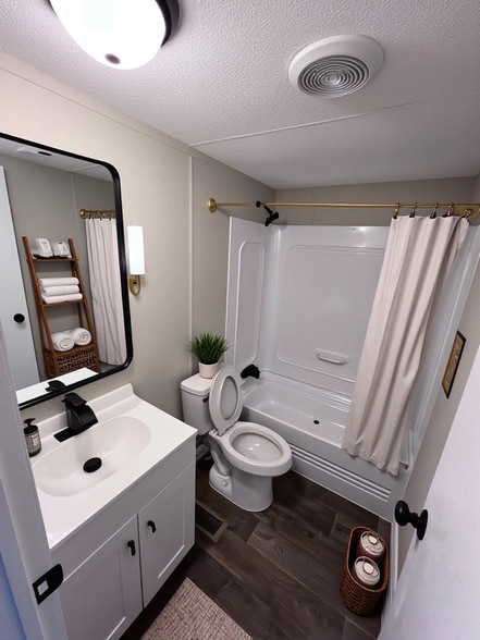 Building Photo - 215 Comanche Trail