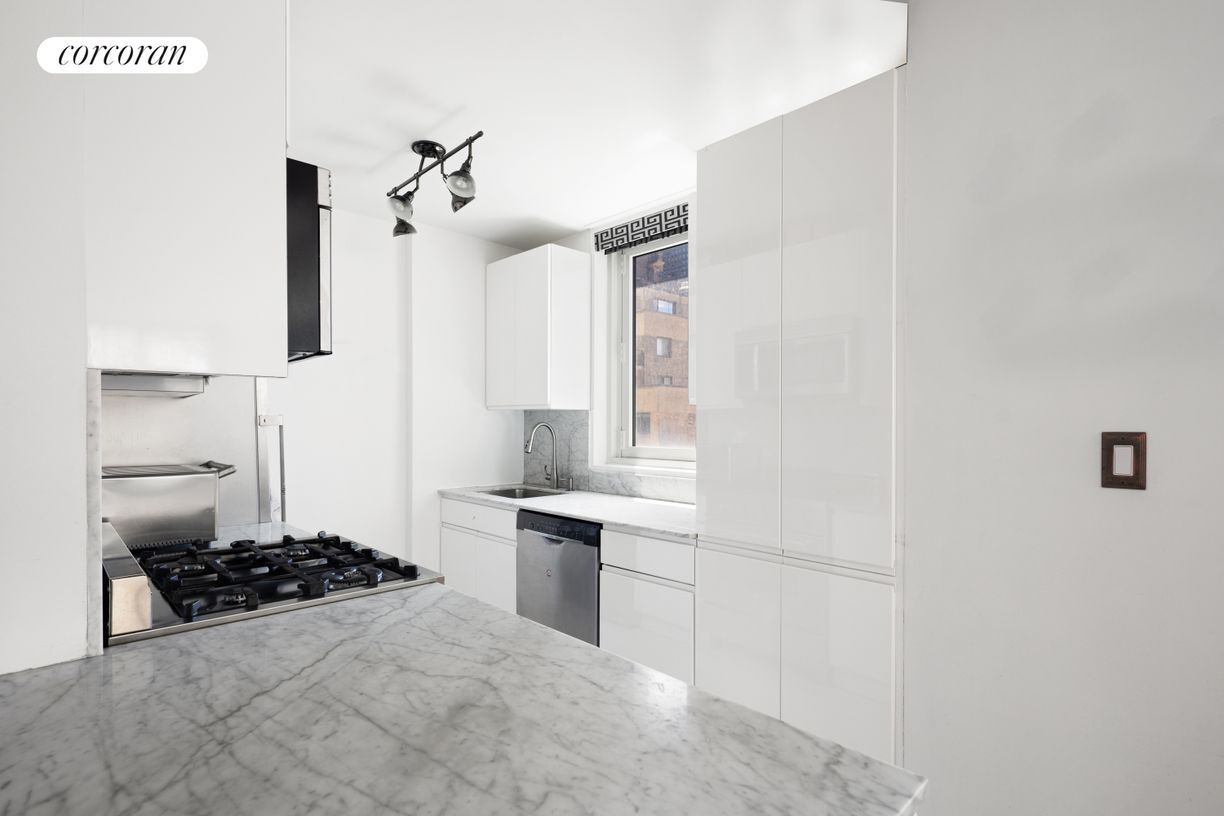Building Photo - 322 W 57th St