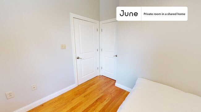 Building Photo - Room in Shared 5 bed/2.5 bath home in Roxbury