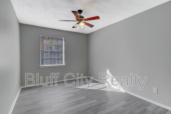 Building Photo - 2291 Madison Ave