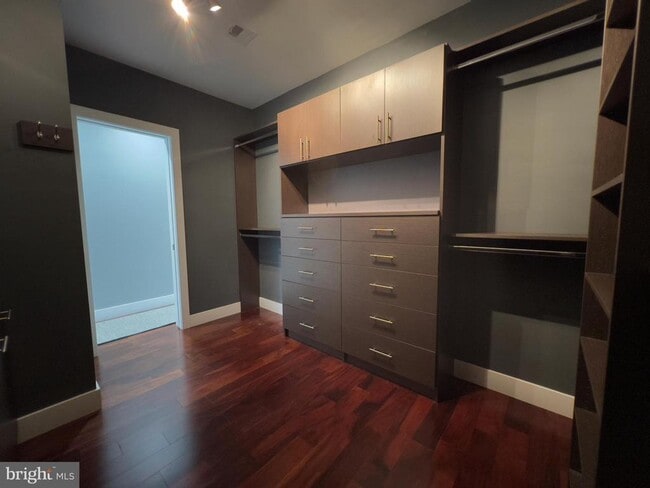 Building Photo - 423 Wallace St