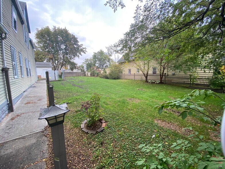 double lot fenced in yard - 3712 Hyde Ave