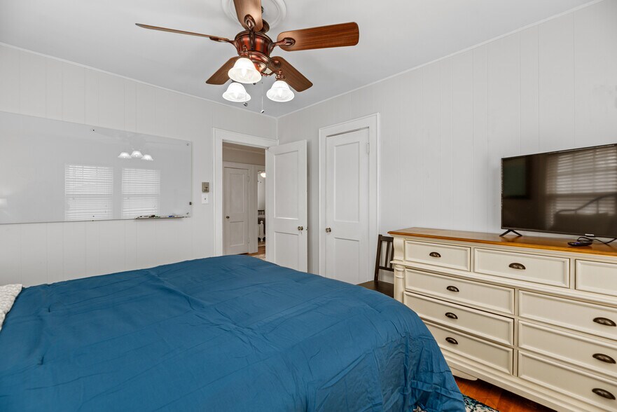 Building Photo - 425 N Bluff Ave