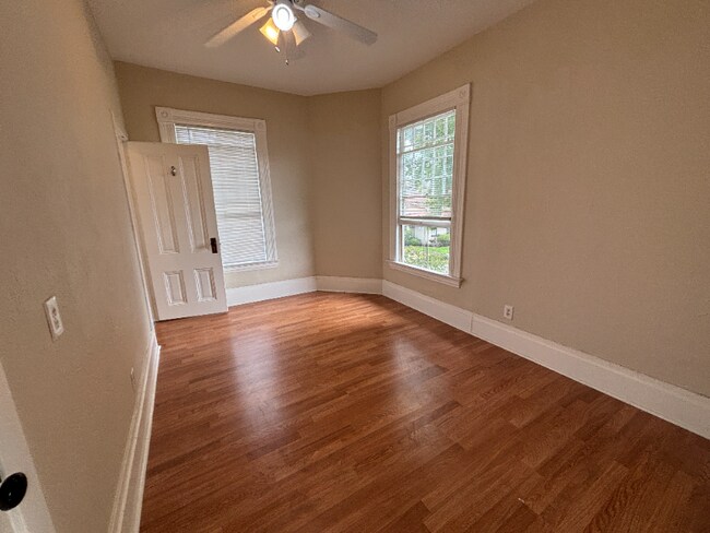 Building Photo - 931 Chestnut St