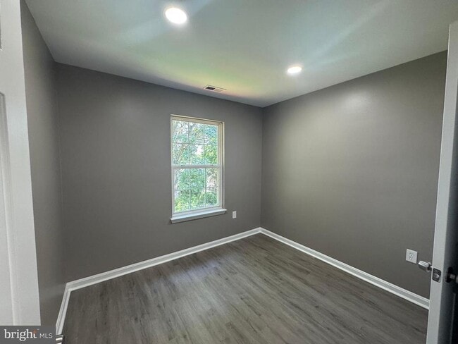 Building Photo - 8216 Dellwood Ct