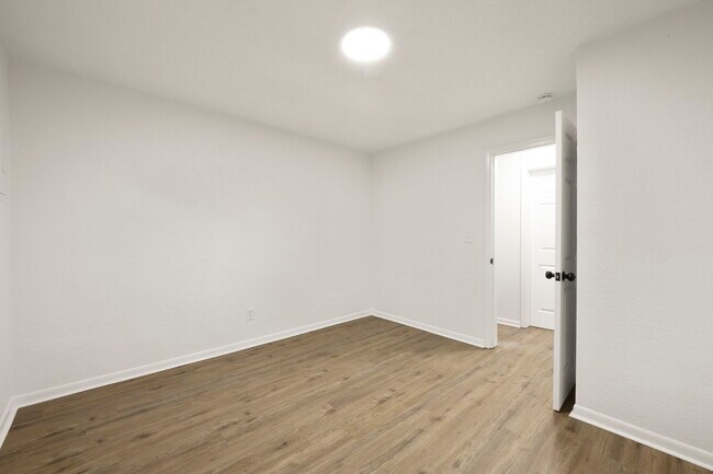 Building Photo - 512 Maier Dr