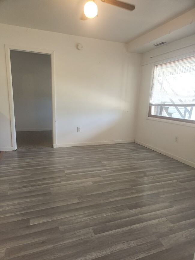 Building Photo - Three Bedroom, One Bathroom Duplex Apartment