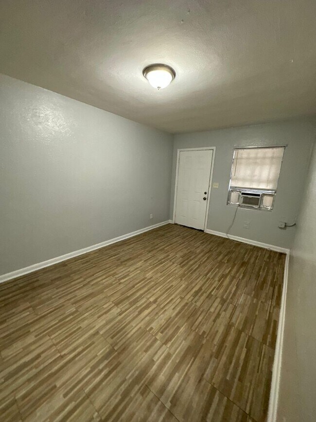 Building Photo - 2845/2847 W 6th St.