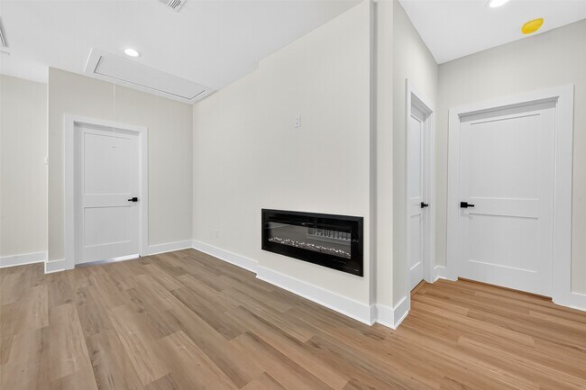 Building Photo - 12315 New Jordan Ln