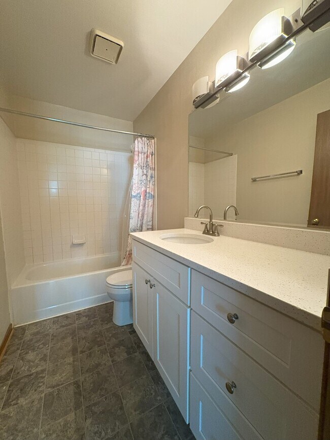 Building Photo - 36 Gant Cir