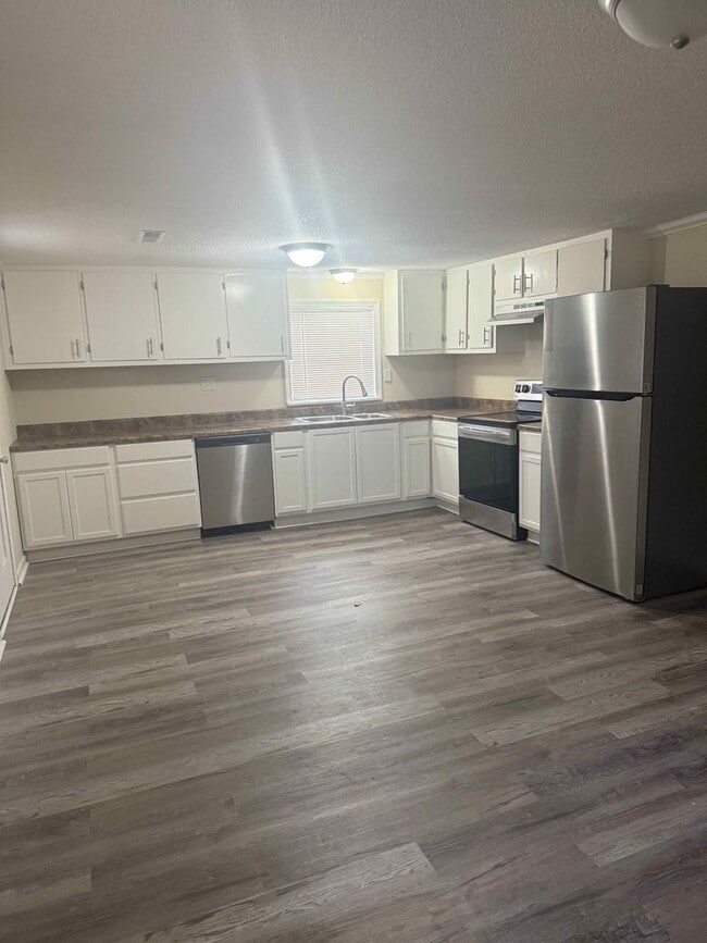 Building Photo - Remodeled 3 BDR / 2 BA Home, Small Town Living