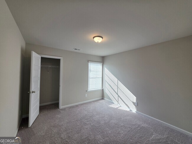 Building Photo - 136 Red Birch LN