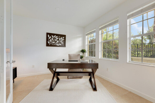Building Photo - 2568 Gardens Pkwy