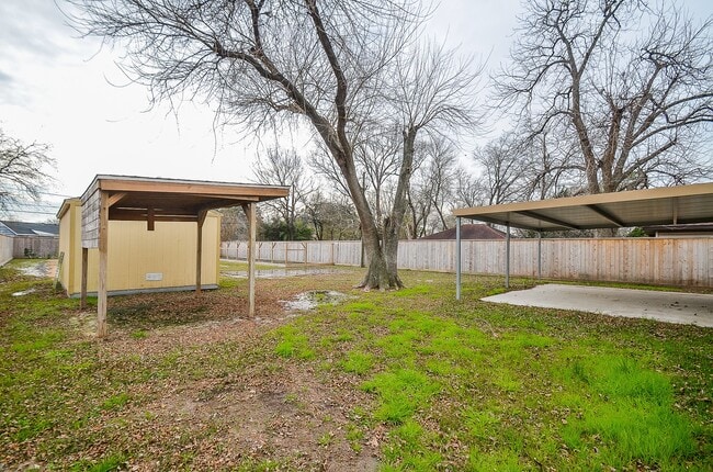 Building Photo - 142 Victoria Dr