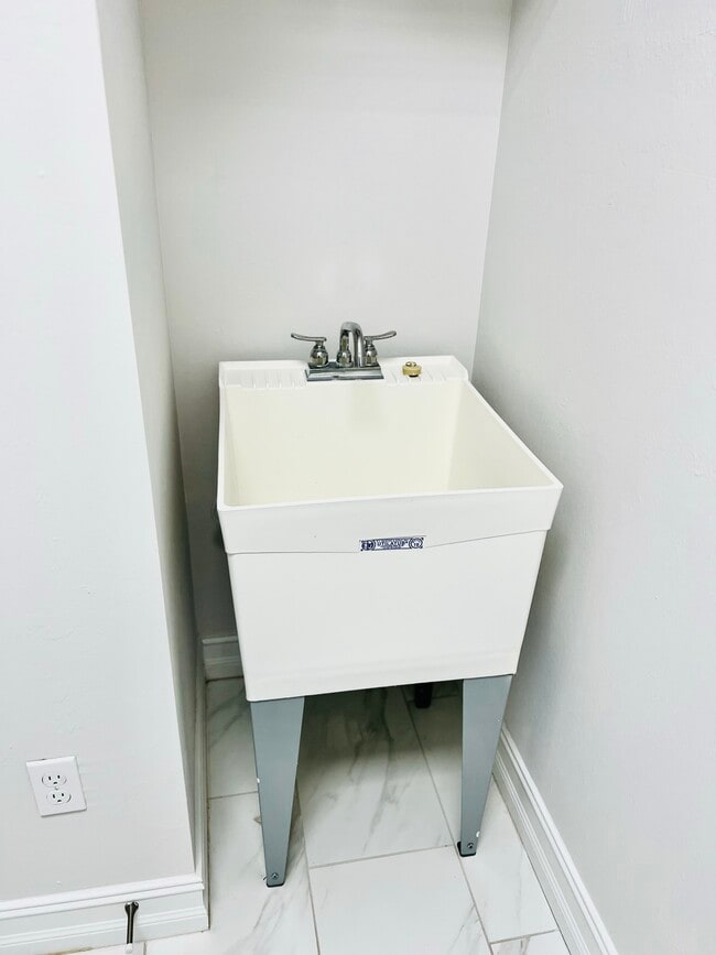 Building Photo - 7841 Bristol Cir