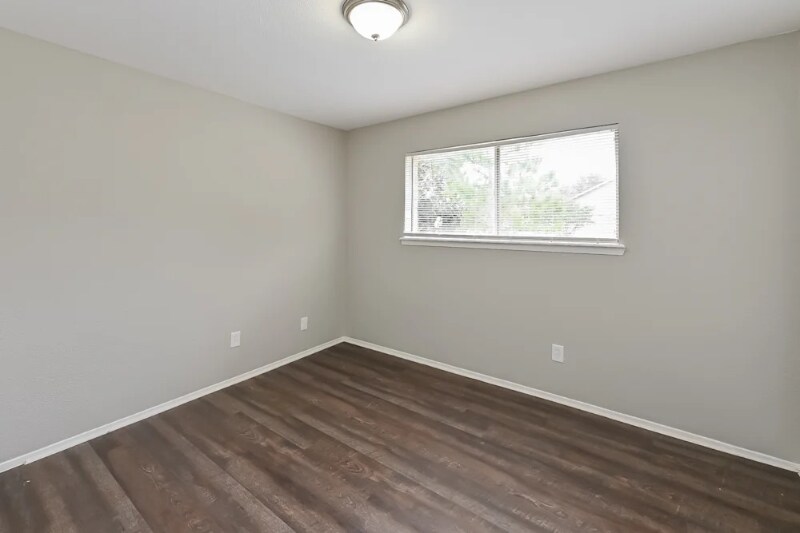 Building Photo - 8705 Saratoga Forest Dr