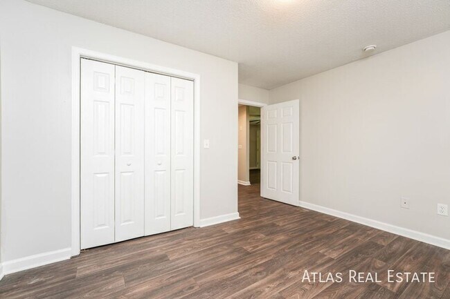 Building Photo - 322 Lexington Heights