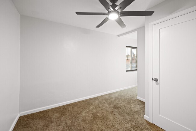 Building Photo - 5139 Ewing St