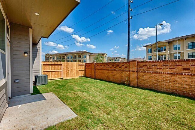 Building Photo - 12238 La Strada St