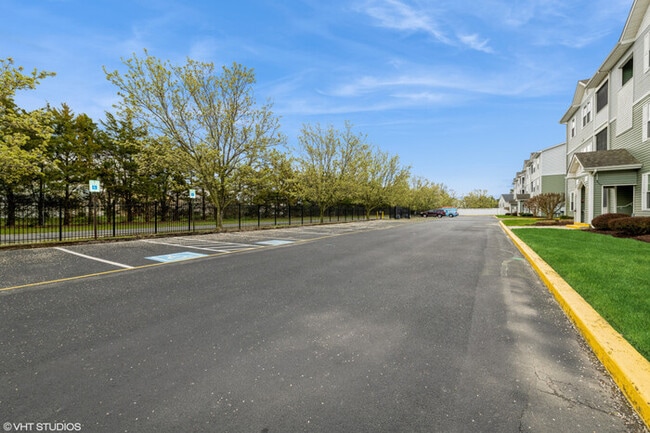 Building Photo - Beach Bliss: Cozy Condo Near Rehoboth & Lewes