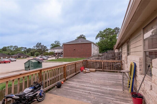 Building Photo - 110 Sendero Dr