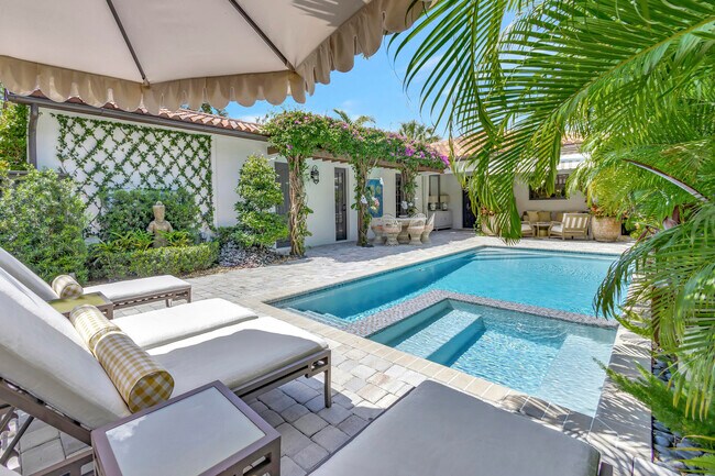 Primary Photo - 1216 N Palmway