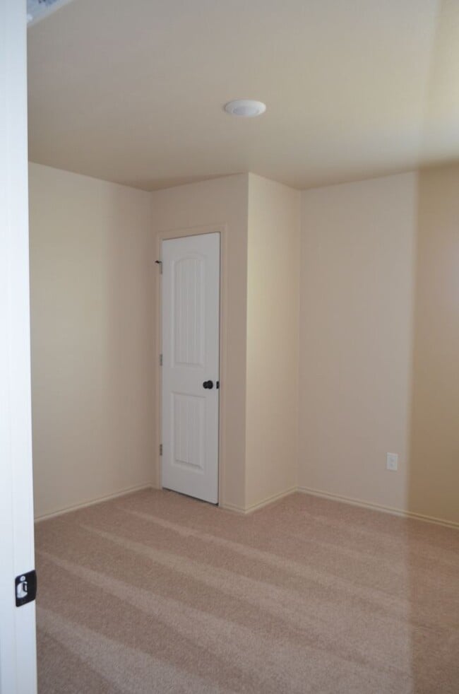 Building Photo - 1021 Cline Dr