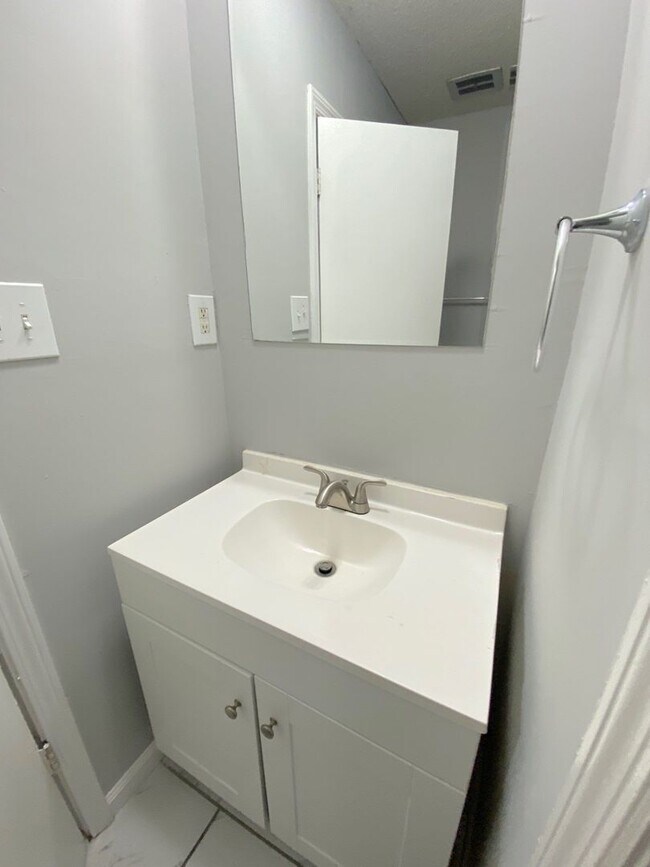Building Photo - 8282 Fayette Cove