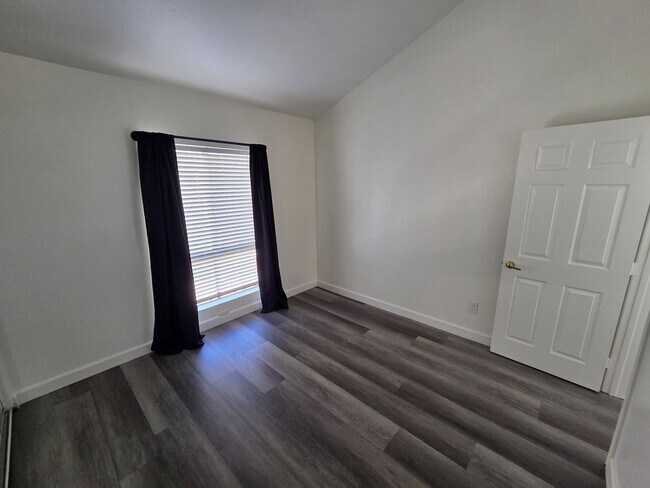 Building Photo - 15301 Santa Gertrudes Ave