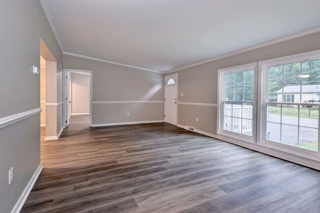 Building Photo - 129 Briar Ln
