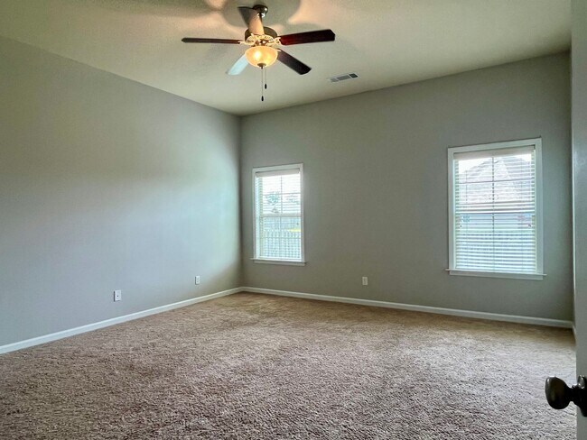 Building Photo - Deer Creek - 4BR/ 2 story/ 2500+SQFT