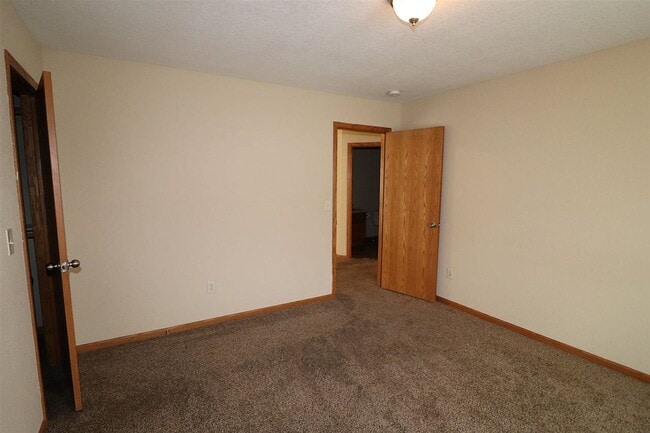 Building Photo - 1712 Clover Dr