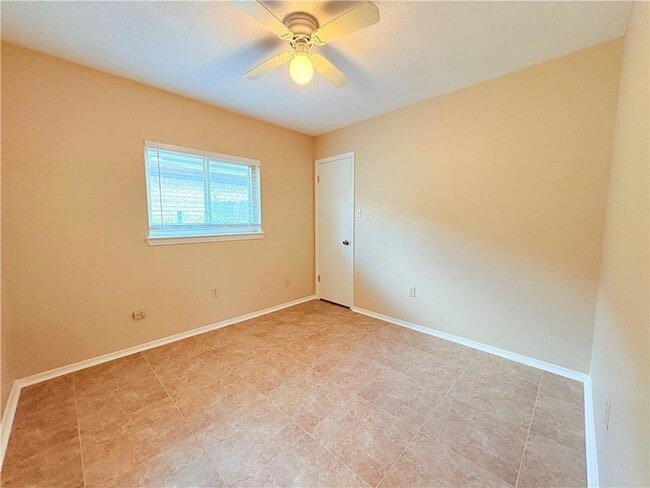 Building Photo - 318 Drury Ln