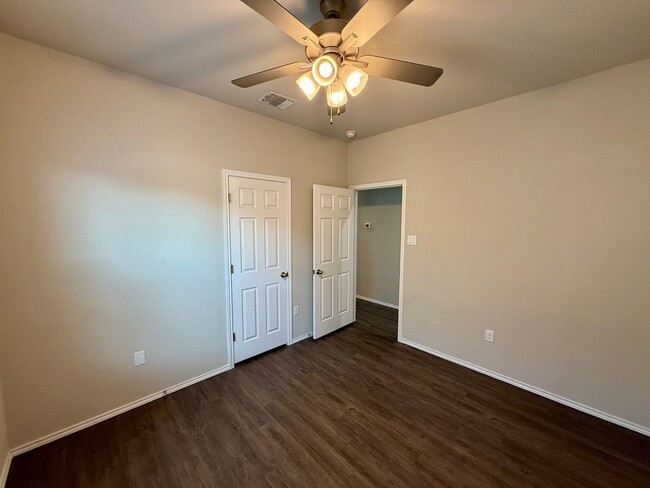 Building Photo - Luxury 3-bedroom, 2-bathroom Duplex in Seg...