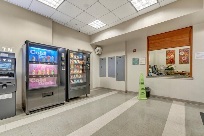 Building Photo - 400 N La Salle Dr