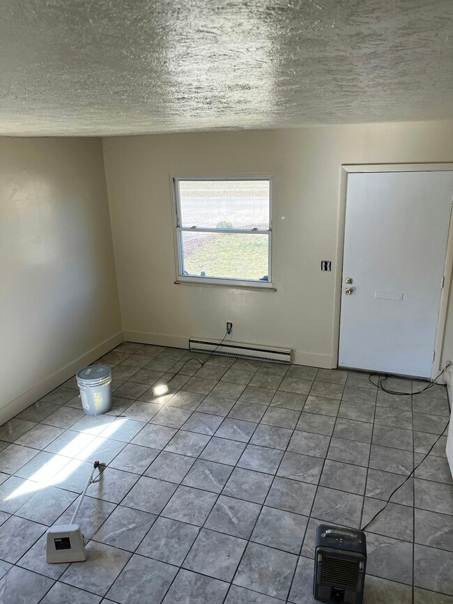 Building Photo - 2062 Hickorydale Dr