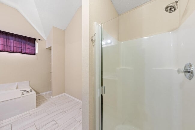 Building Photo - 6718 Meadowcrest Dr