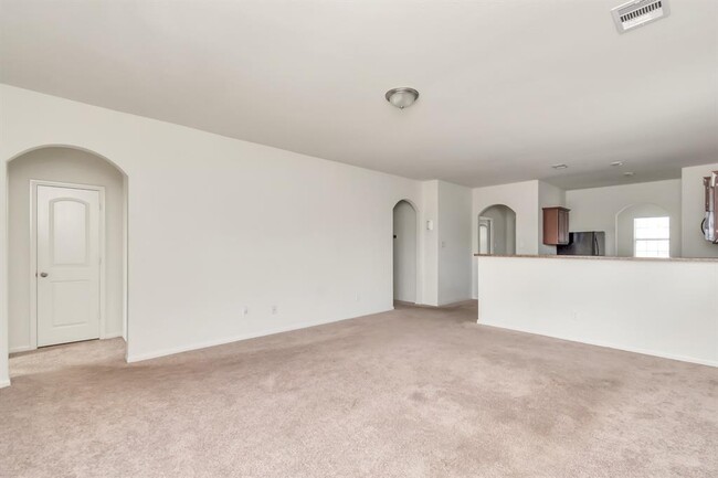 Building Photo - 718 Crystal Lakes Dr