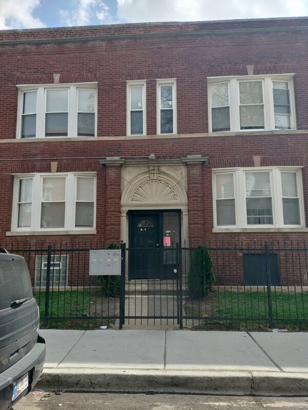 Building Photo - 6601 S Green St