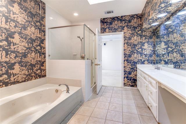 Building Photo - 2122 Rolling Oak Ln