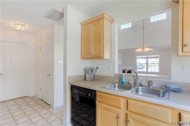 Building Photo - 4718 Twin Hickory Lake Dr