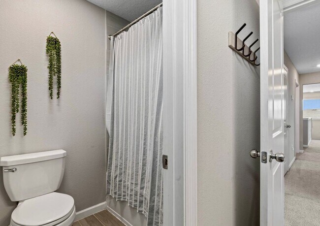 Building Photo - Gorgeous 4/ 2.5 Home in the Beautiful Lake Asbury Area of Clay County! $2,550.00