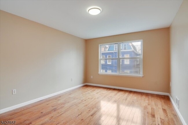 Building Photo - 150 N Munn Ave