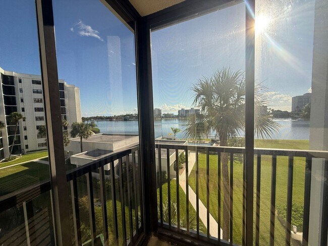 Building Photo - Luxury, furnished seasonal rental, Tequest...