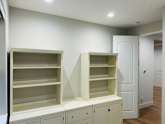 Building Photo - Gorgeous Custom Camas Home