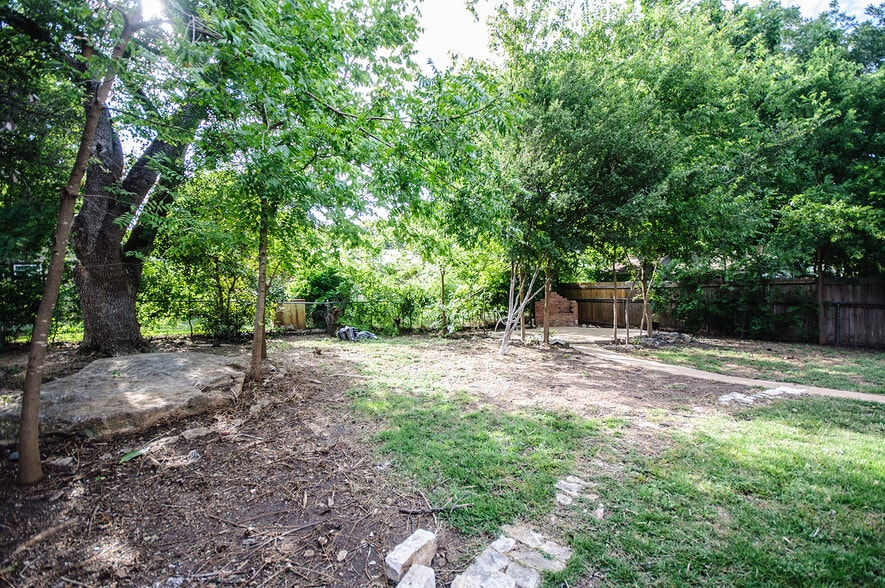 Building Photo - 6208 Glen Meadow Dr